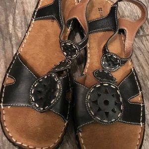 Black NATURALIZER sandals size 8 1/2 narrow